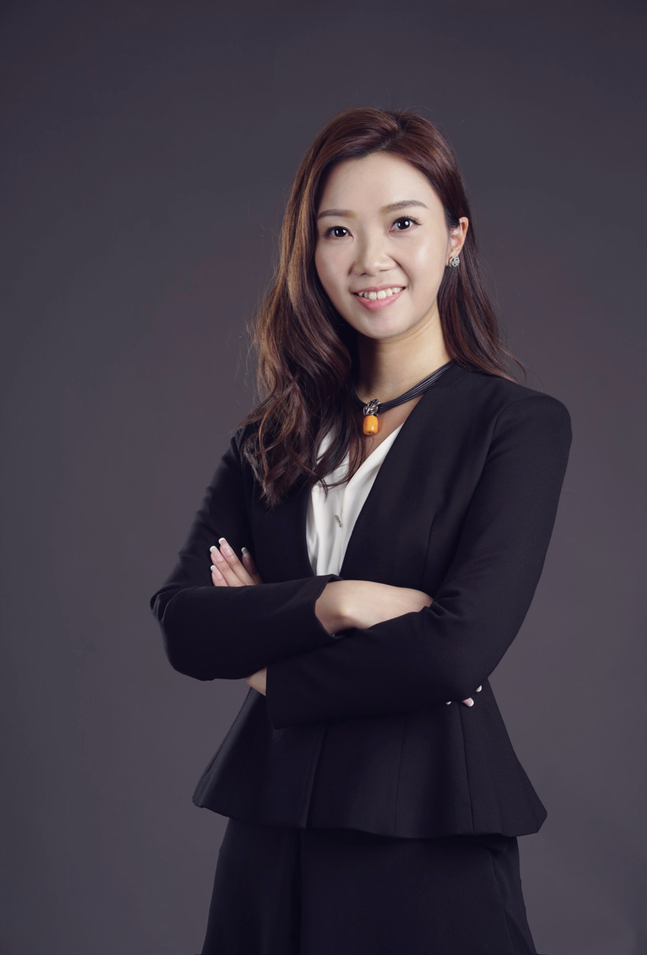 April Lo 的正式肖像
